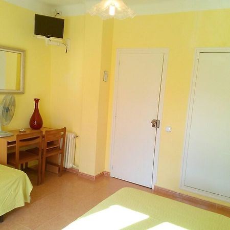 Hostal Lleida Calafell Luaran gambar